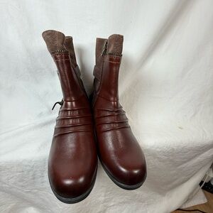 Elegant Brown Leather Boots. Earth origins dolly leather ankle boots. NWOT